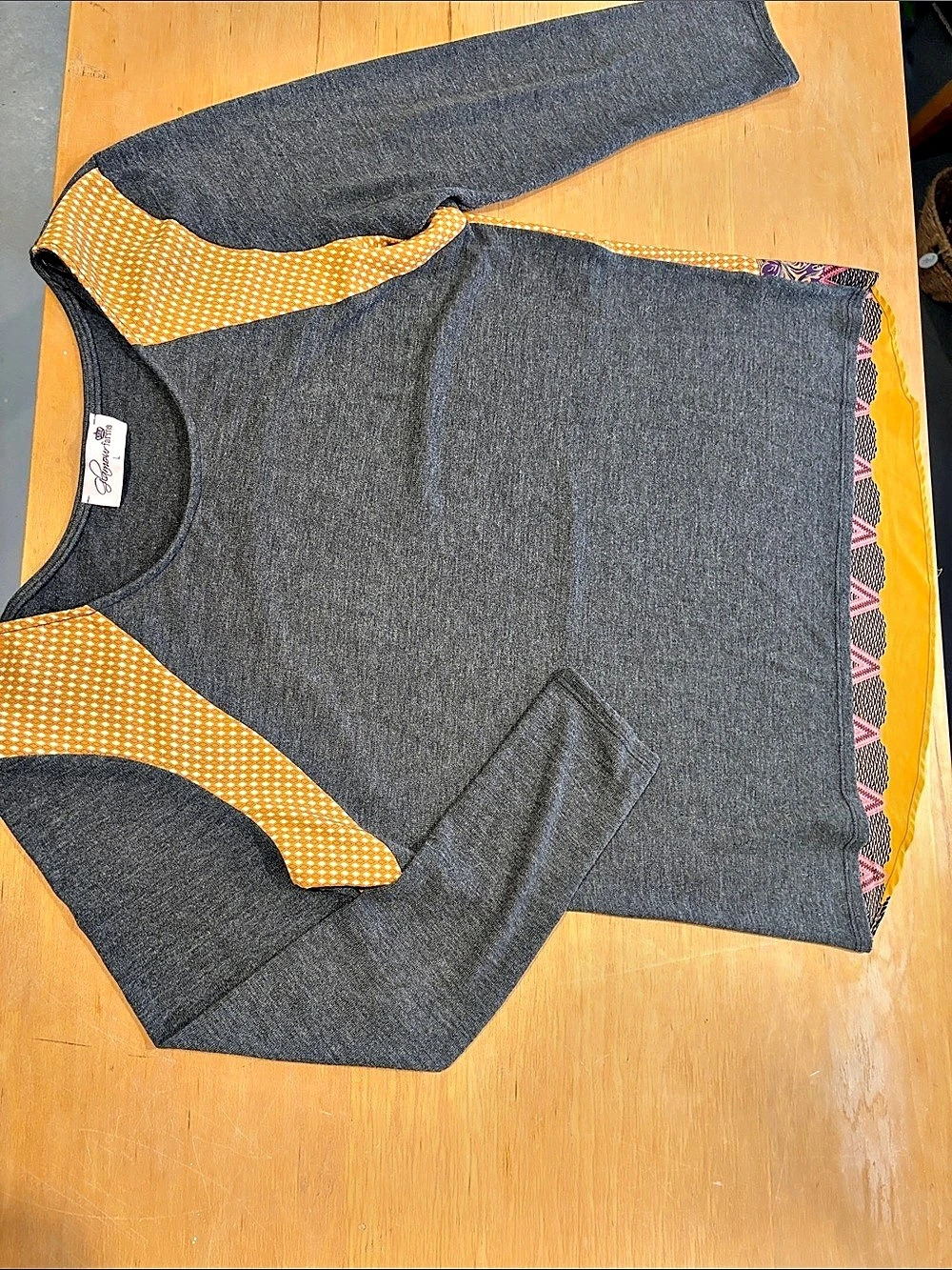Glamour Farms ~ Women's Gray & Yellow Patterned Long Sleeve Top Lightweight swea